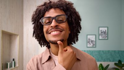Épouse chaque contour, du visage au corps