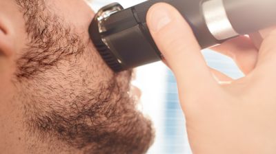 Lifts the hair up to the level of the blade for even results