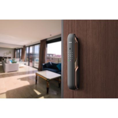 Khóa cửa hoặc mở khóa cửa chỉ bằng một bước