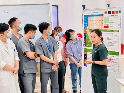 Bác sĩ Võ Thủy An hướng dẫn đào tạo cách tính điểm cảnh báo sớm