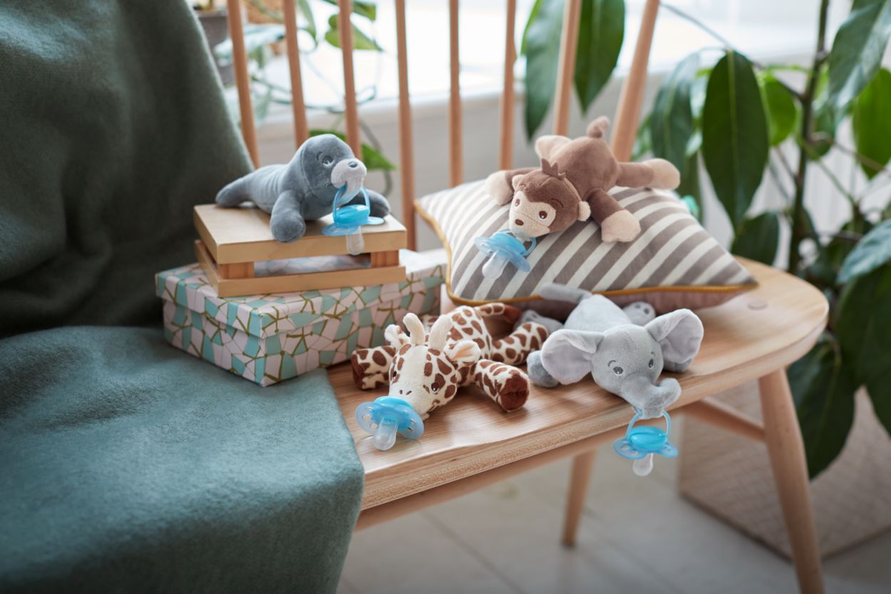 Compra Snuggle Elefante + ciuccio ultra soft Avent, 0 - 6 mesi a un prezzo  conveniente