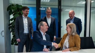 Maastricht UMC+ and Philips signing a partnership