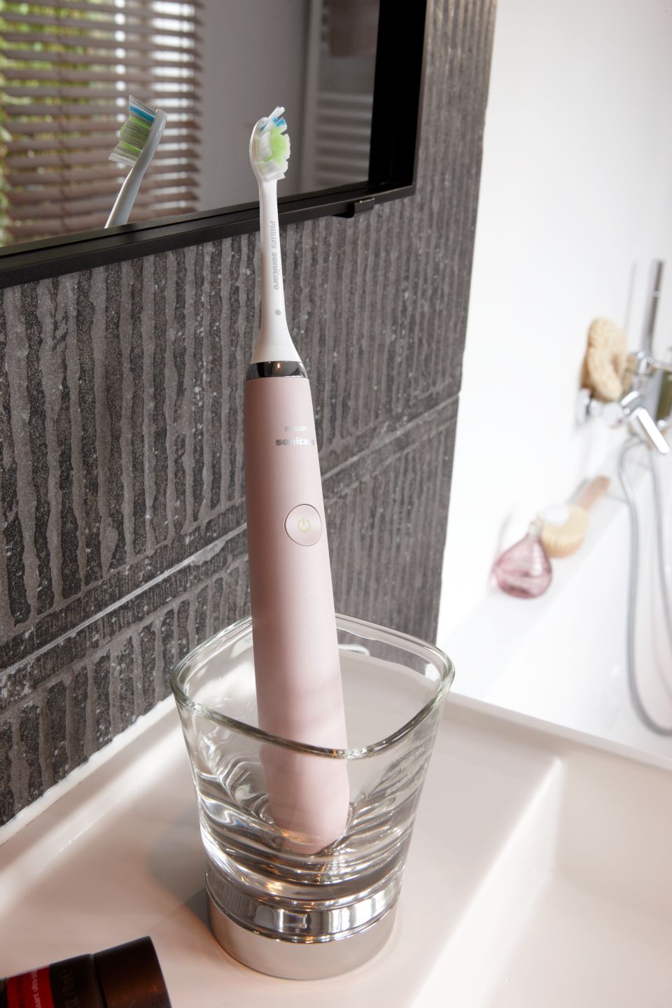 DiamondClean Sonic electric toothbrush HX9362/68 | Sonicare