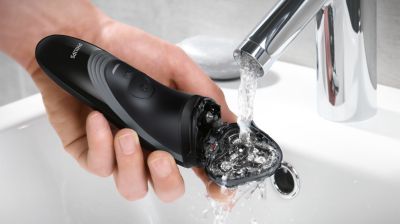 Se limpia con agua.