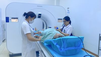 Hệ thống chụp cắt lớp vi tính phổ Philips Spectral CT 7500 đang quét tim cho bệnh nhân tại Hà Nội