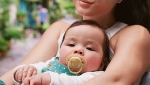 Les bébés l'adorent, avec un taux d'acceptation de la tétine de 98 %***