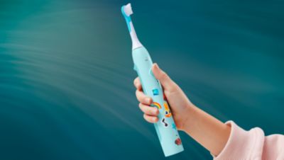 Šetrnější k dásním než ruční zubní kartáček