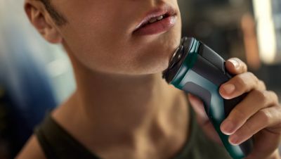 4D Flex Heads follow your face for a comfortable shave