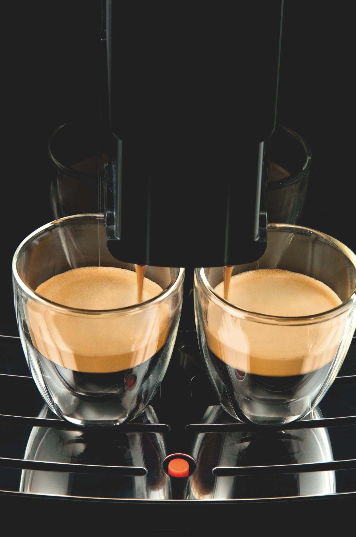 Saeco HD8751/11 - Cafetera Saeco Intelia espresso automática color negro,  1900W, espumador de leche, función de