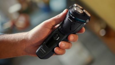 Anti-slip grip for a secure shave