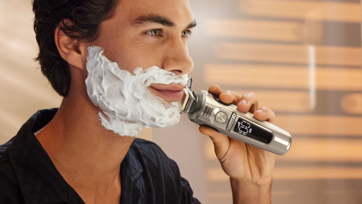 Wet & Dry Electric shaver with SenseIQ