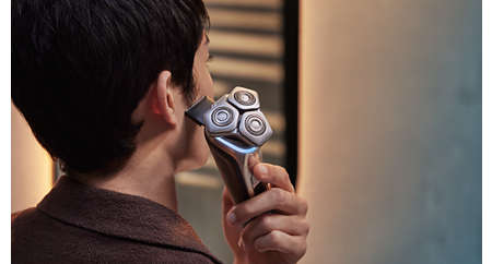 Shaver series 9000 Wet & Dry electric shaver with SkinIQ Shaver series 9000 Wet & Dry electric shaver with SkinIQ