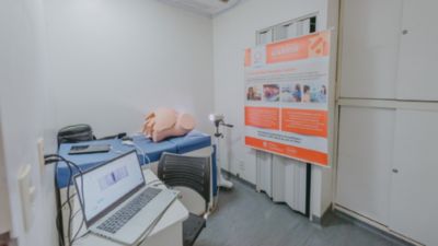 Sala de treinamento em telemedicina utilizada na iniciativa de saúde Living Lab no Brasil