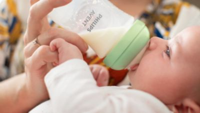 La tetina libera leche cuando el bebé traga de forma activa