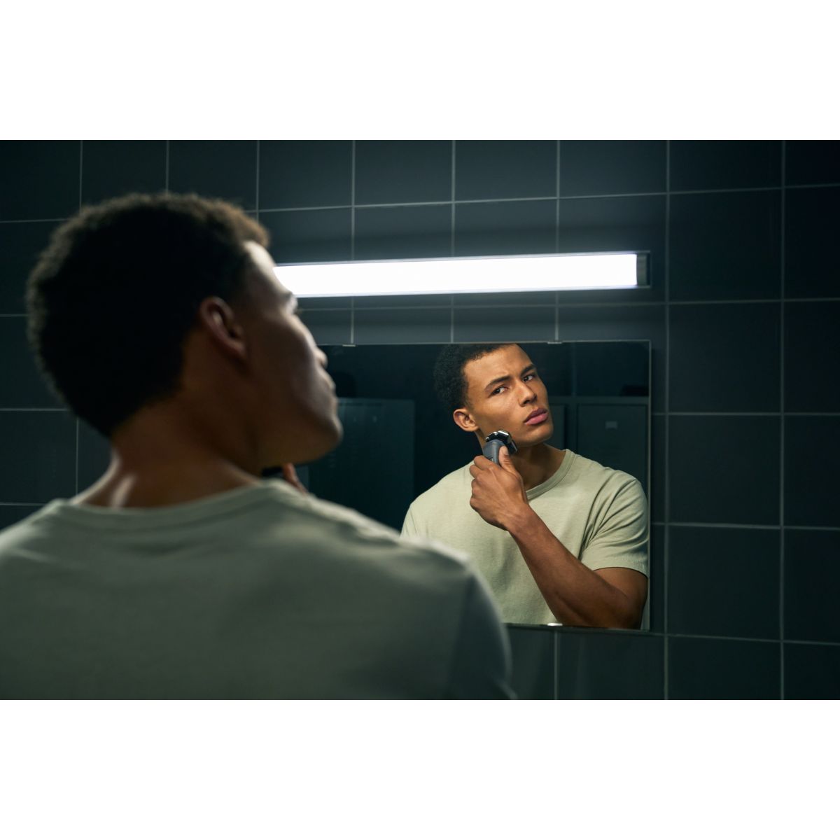 Norelco Shaver Series 5000 Wet & Dry electric shaver - thumbnail 4