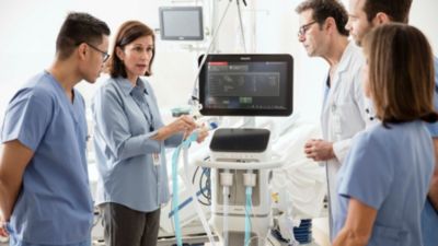 Healthcare professionals training on Philips ventilator