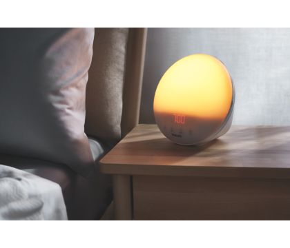 Philips Wake-Up Light - Sunrise Simulation with 2 x Natural Sounds, FM  Radio, Reading Light, Snooze Function (Model HF3505/01)