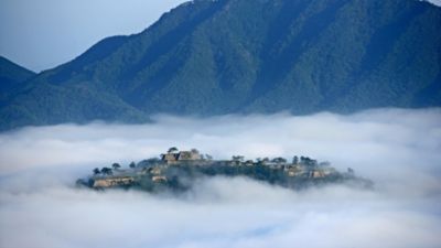 雲海に浮かぶ武田城跡