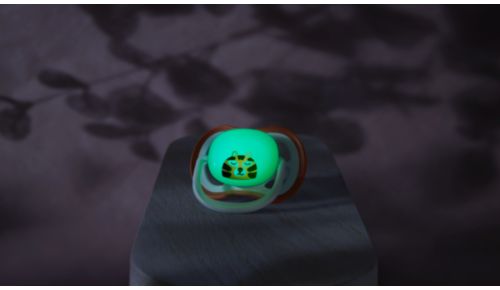 Brilla en la oscuridad durante mucho tiempo después de apagar la luz