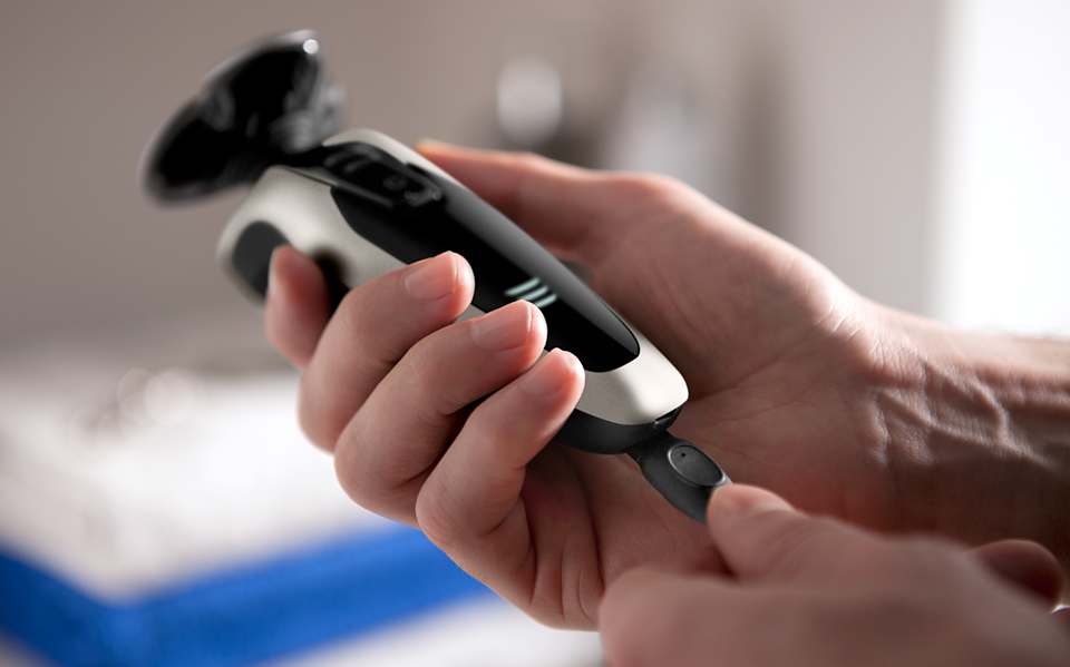 Shaver series 9000 ウェット&ドライ電気シェーバー S9090/43 Shaver series 9000 ウェット&ドライ電気シェーバー S9090/43