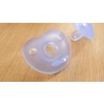 Sobitub mugavalt imiku näo loomulike kumerustega