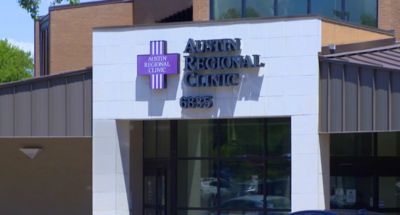 Un video muestra al equipo de Austin Regional Clinic hablando sobre su experiencia con Philips Extended Holter – ePatch.