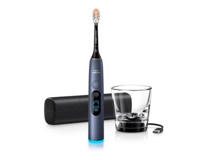 Alla delar i DiamondClean 9900 Prestige snyggt uppställda.