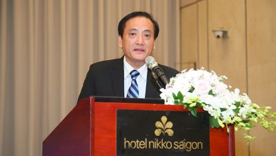 Le Van Phuoc trình bày ứng dụng CT quang phổ tại Bệnh viện Chợ Rẫy.
