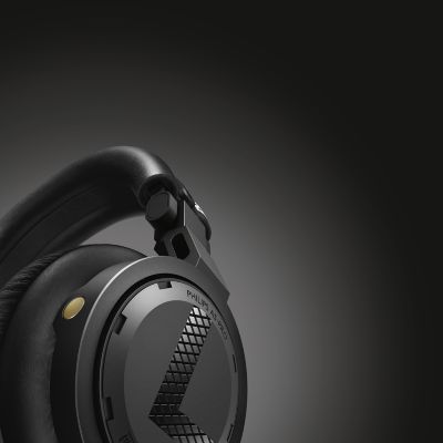 Aluminium-hinged alloy steel headband for enhanced durability