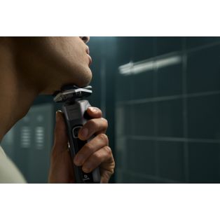 Shaver Series 5000 Wet and dry electric shaver and soft pouch