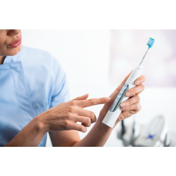 ExpertClean 7400 Sonic electric toothbrush with app HX9685/03