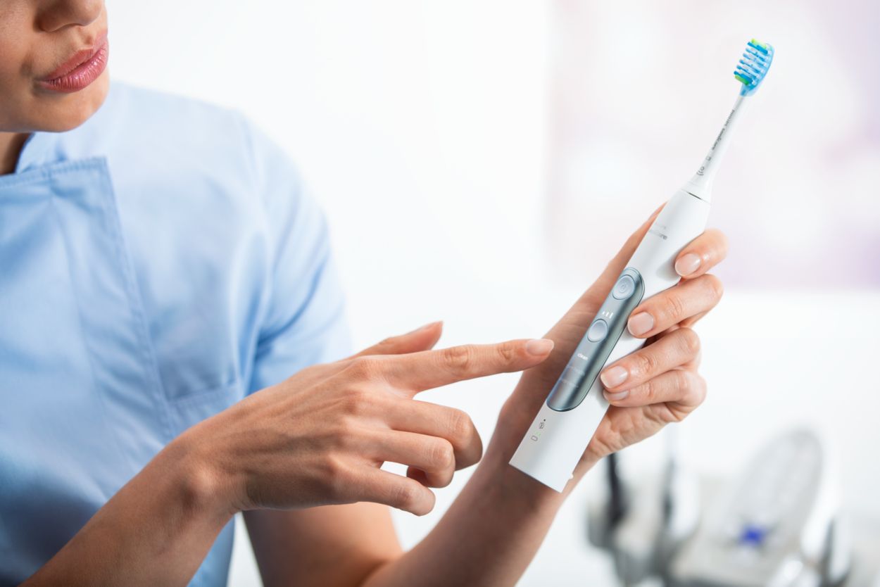 ExpertClean 7400 Sonic electric toothbrush with app HX9685