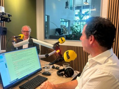 Radio-interviewsessie in de studio van bnr