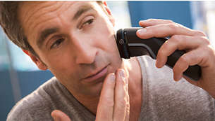 1 godzina ładowania wystarcza na 60 minut golenia na zasilaniu akumulatorowym