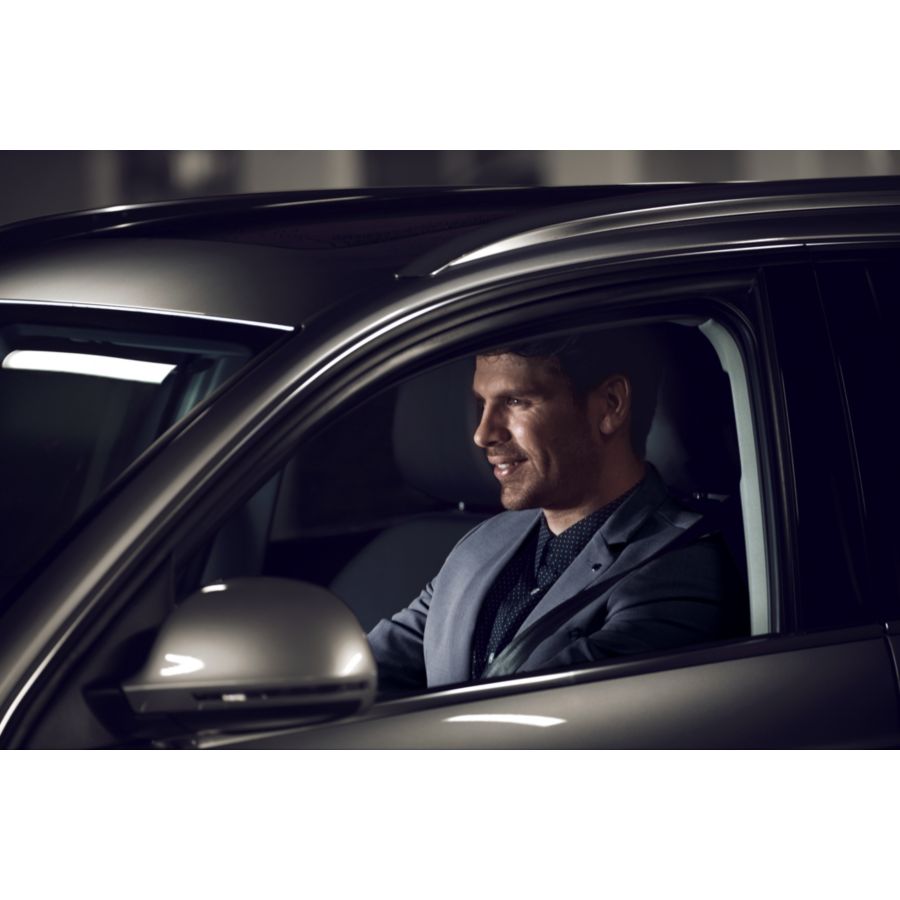 Pure and bright white light defeats darkness