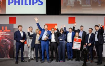 Dieter Dude und Team feiern Auszeichnung als Fabrik des Jahres