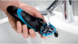 Washable shaver with QuickRinse system