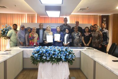 Philips and RSPON teams gather after signing MoU