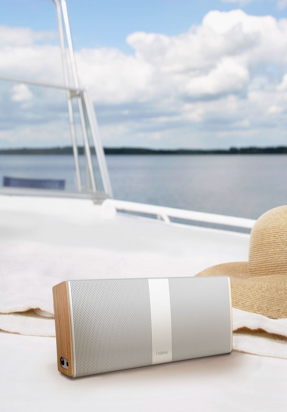 wireless portable speaker P9WHT/98 | Philips Fidelio