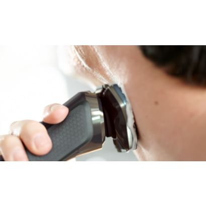 Close shave. Advanced skin protection.