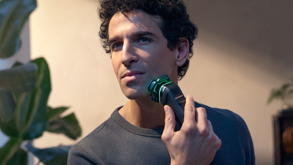 Shaver series 9000 Wet & Dry electric shaver S9986/55 | Philips