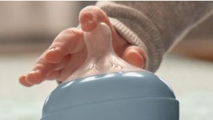 Přirozené přisátí díky savičce ve tvaru prsu