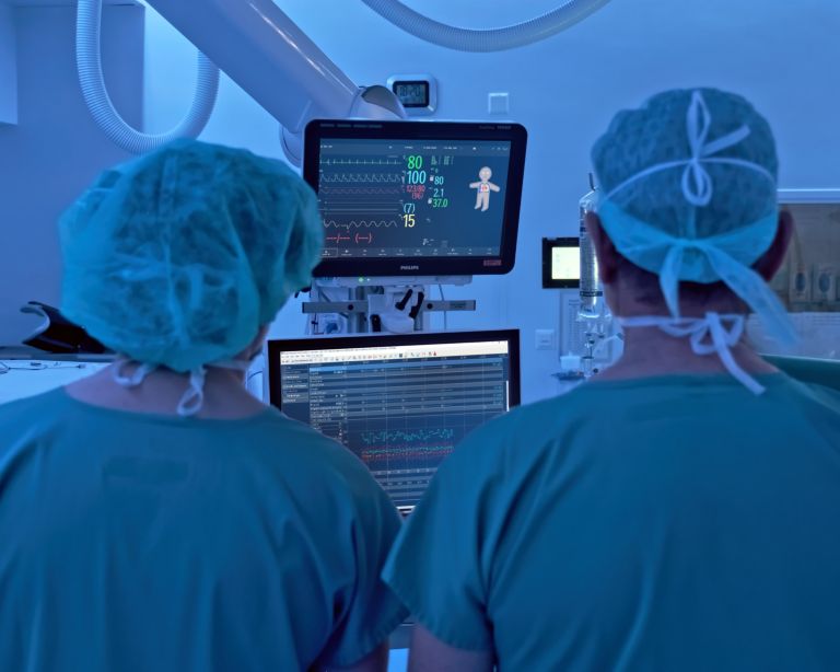 Clinicians using Visual Patient Avatar in operating room
