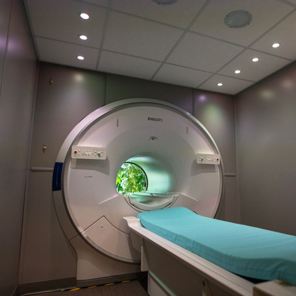 BlueSeal Mobile MRI scanner with helium-free operations with Ambient Experience