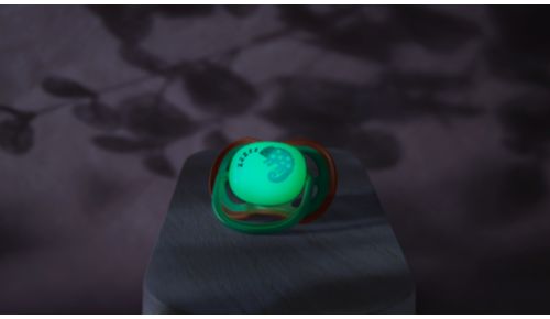 Brilla en la oscuridad durante mucho tiempo después de apagar la luz