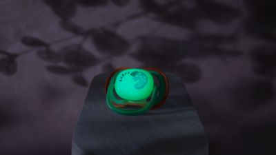 Λάμπει στο σκοτάδι πολύ μετά αφού σβήσουν τα φώτα