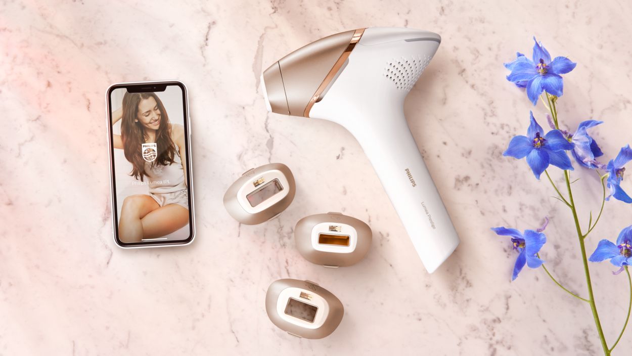 Philips Lumea Prestige IPL hair removal device BRI956 - Light-based hair  removal for permanently smooth skin - incl. 4 special attachments for body,  face, bikini area & underarms : : Health 