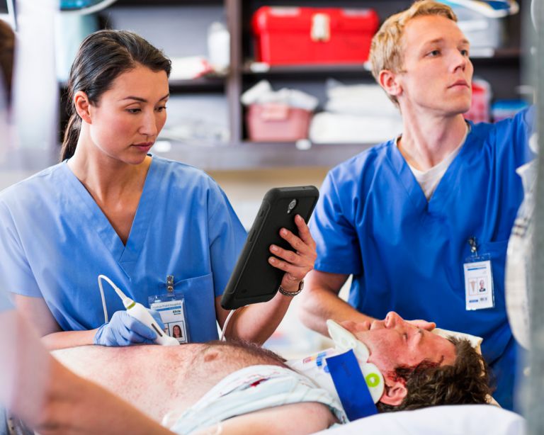 Lumify utilisé en environnement de soins de médecine d’urgence.