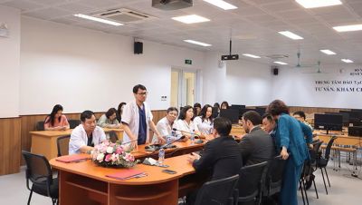 TS.BS. Nguyễn Công Hựu,Giám đốc Bệnh viện E phát biểu tại buổi lễ