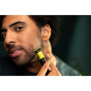 OneBlade 360 with connectivity Waterproof trimmer and shaver with adjustable comb